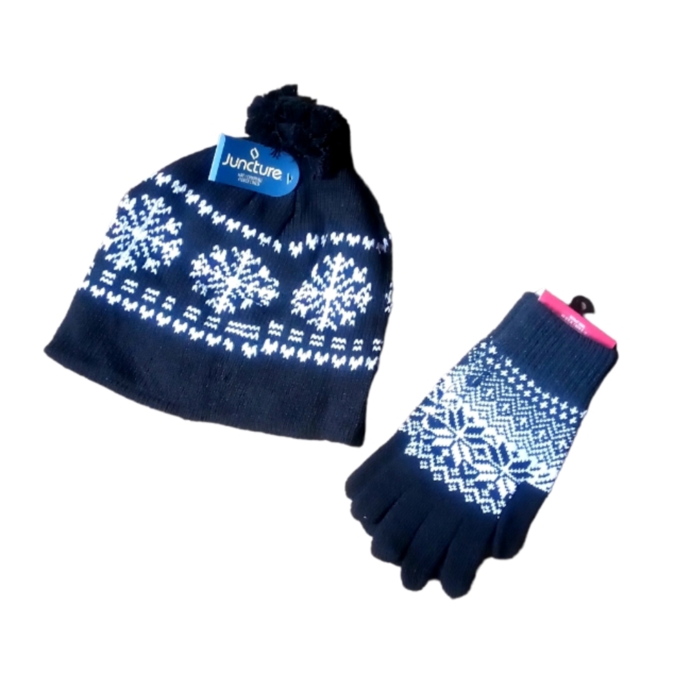 New! Winter Hat and gloves 🧤 ( one size )Hat has lining it it to keep you warm!